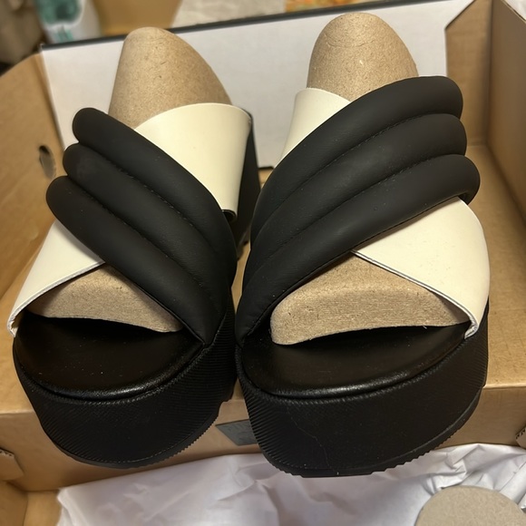 Sorel Women's Cameron Flatform Puff Mule - Picture 3 of 3